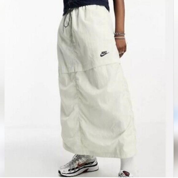 Nike Women's Cream Skirt - Picture 1 of 11